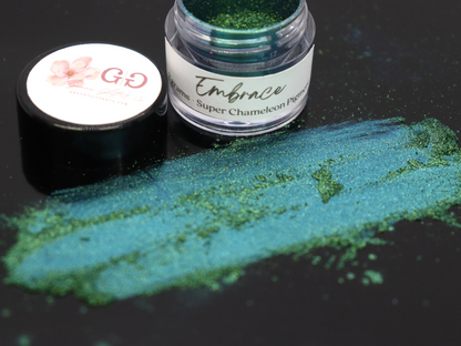 Embrace - 2 Grams Super Chameleon Holographic Chrome Pigment